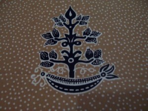 batik benang bintik with batang garing motif 300x225 Benang Bintik , Batik of Central Borneo