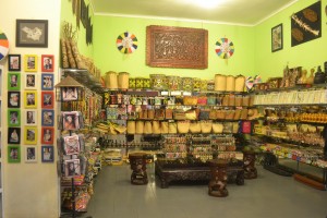 DSC 0465 300x200 Souvenir Shop Jalan Batam